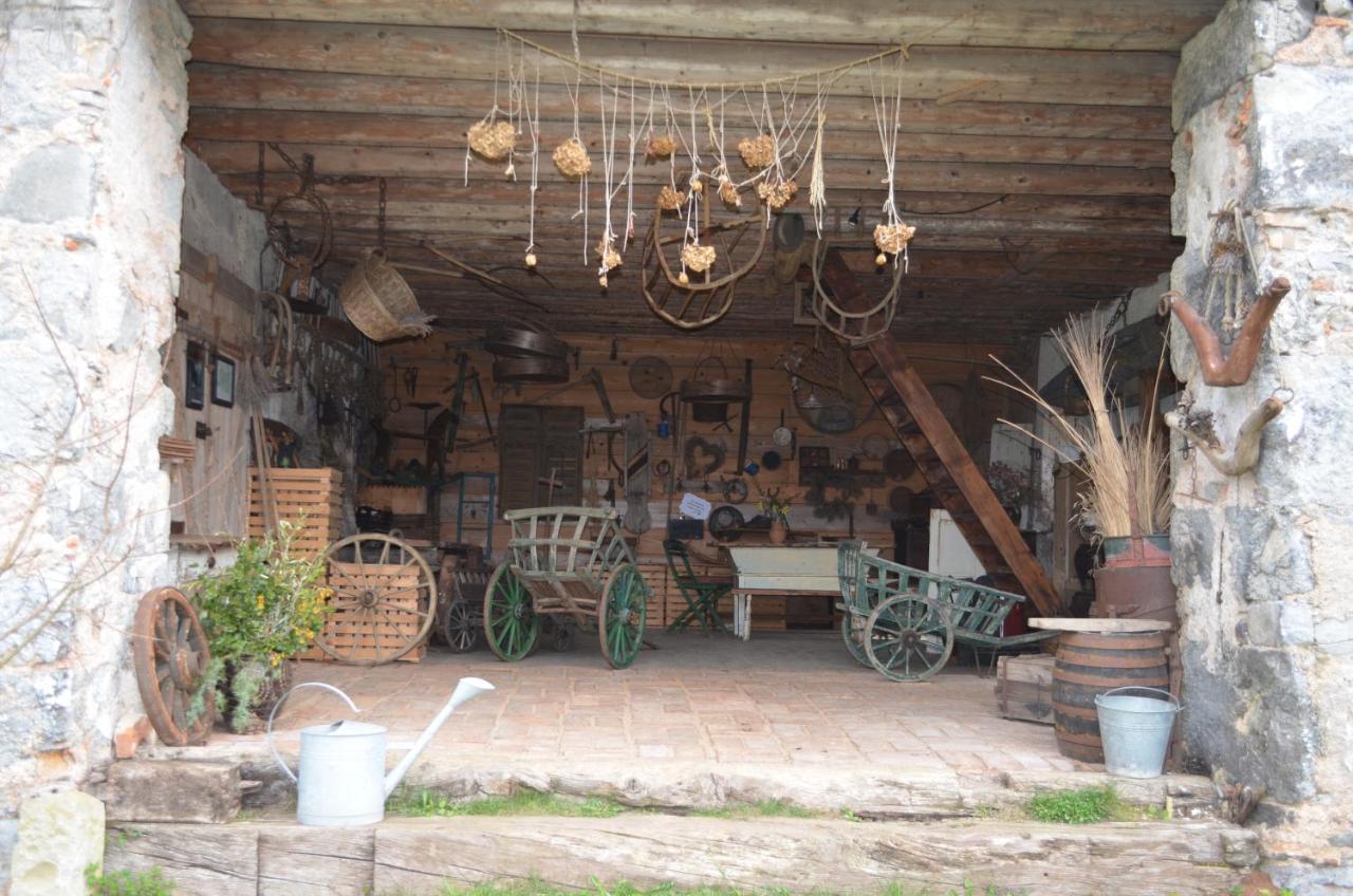 Apartma Nika Planina  Buitenkant foto